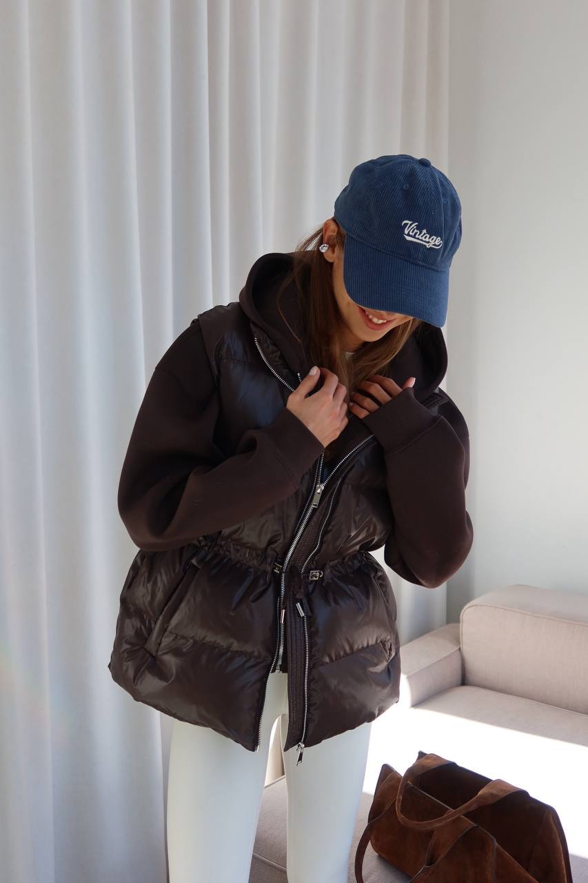 Šokoladinės spalvos bio pūko liemenė reguliuojamu liemeniu - Image 8